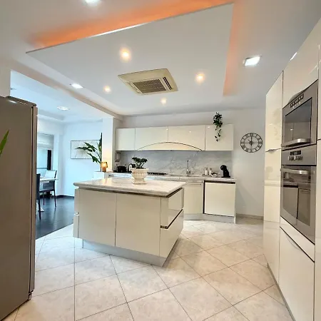 Heart Of St Juliens Near Paceville And Spacious 3-bedroom San Ġiljan