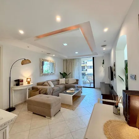 Heart Of St Juliens Near Paceville And Spacious 3-bedroom Apartman