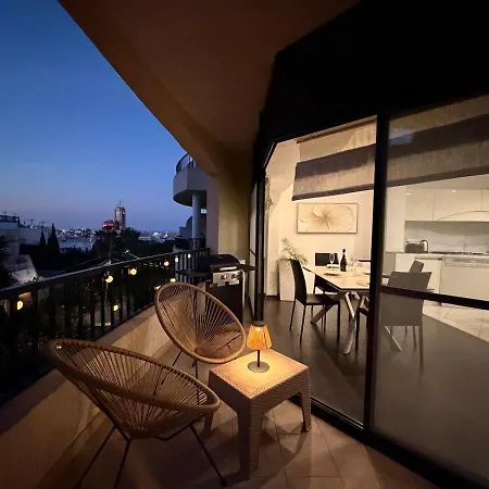 Heart Of St Juliens Near Paceville And Spacious 3-bedroom Apartman *