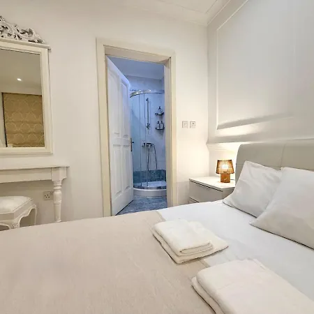 Heart Of St Juliens Near Paceville And Spacious 3-bedroom Apartman