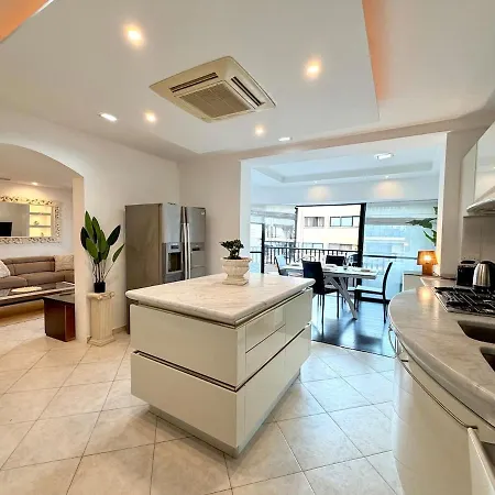 Apartman Heart Of St Juliens Near Paceville And Spacious 3-bedroom San Ġiljan