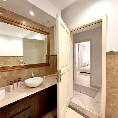 Heart Of St Juliens Near Paceville And Spacious 3-bedroom San Ġiljan