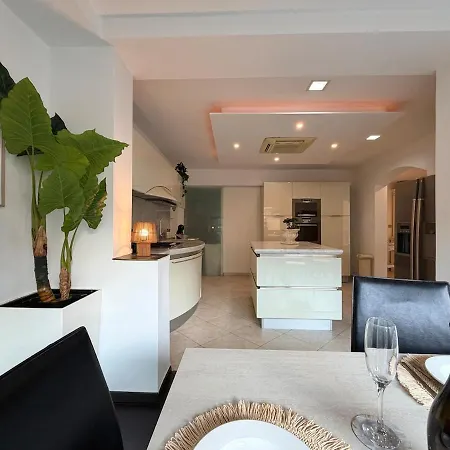 Heart Of St Juliens Near Paceville And Spacious 3-bedroom